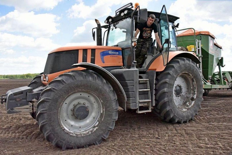 Трактор Террион 3180