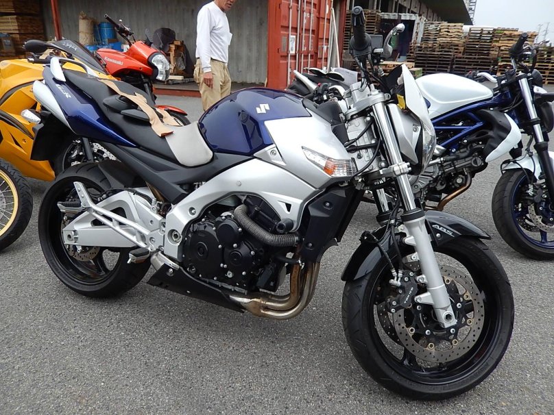 Мотоцикл Suzuki GSR 400