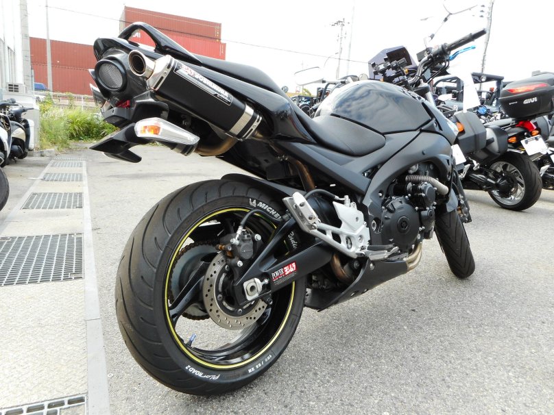 Suzuki GSR 400 тюнинг