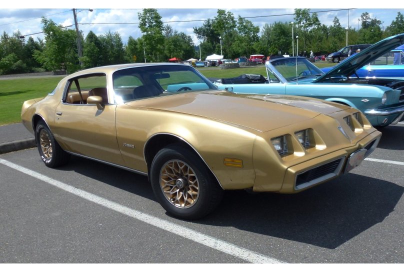 Pontiac Firebird 2