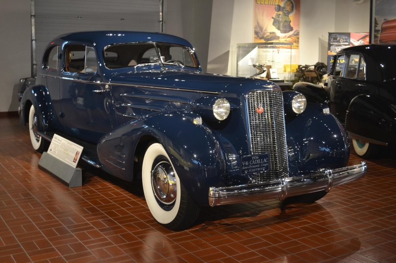 1933 Cadillac aerodynamic Coupe