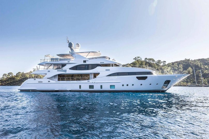 Яхта Бенетти