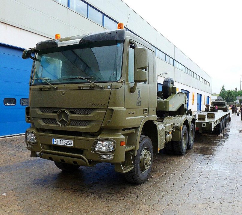 Mercedes-Benz Actros 3348