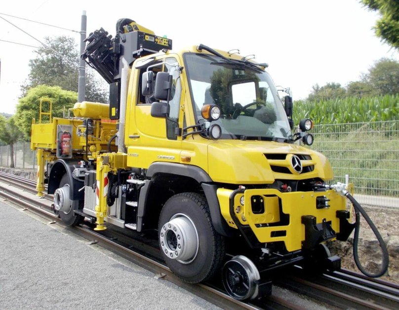 Локомобиль Mercedes-Benz Unimog