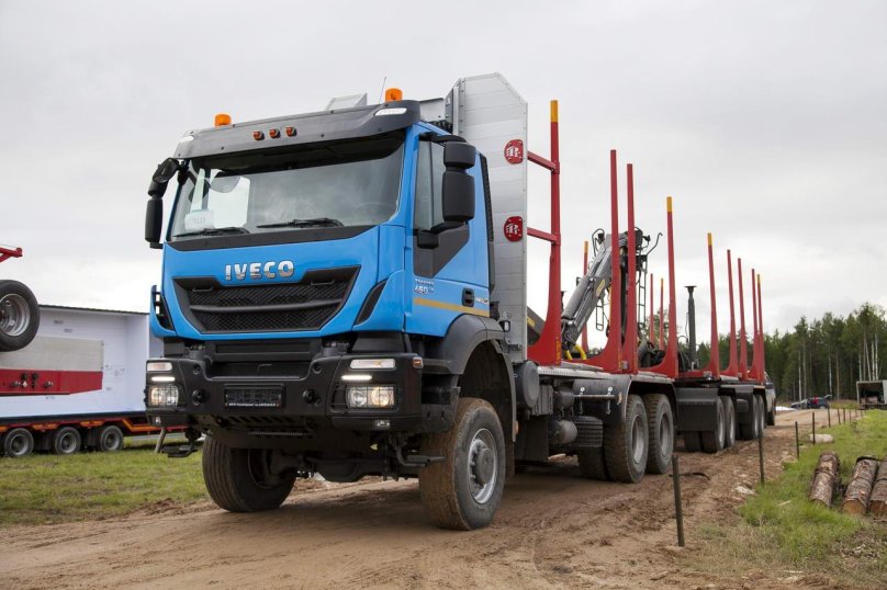Сортиментовоз Ивеко 6х6