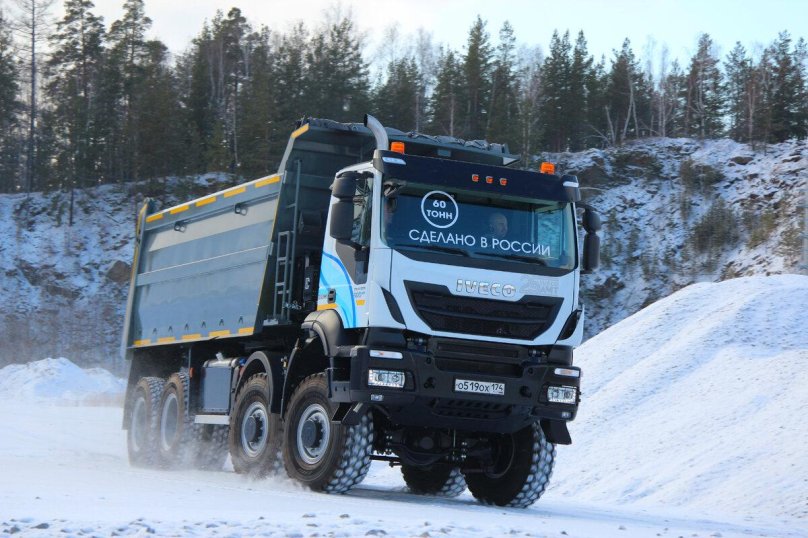 Iveco Trakker 8x8 самосвал