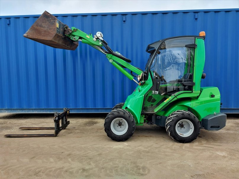 Мини погрузчик avant 635