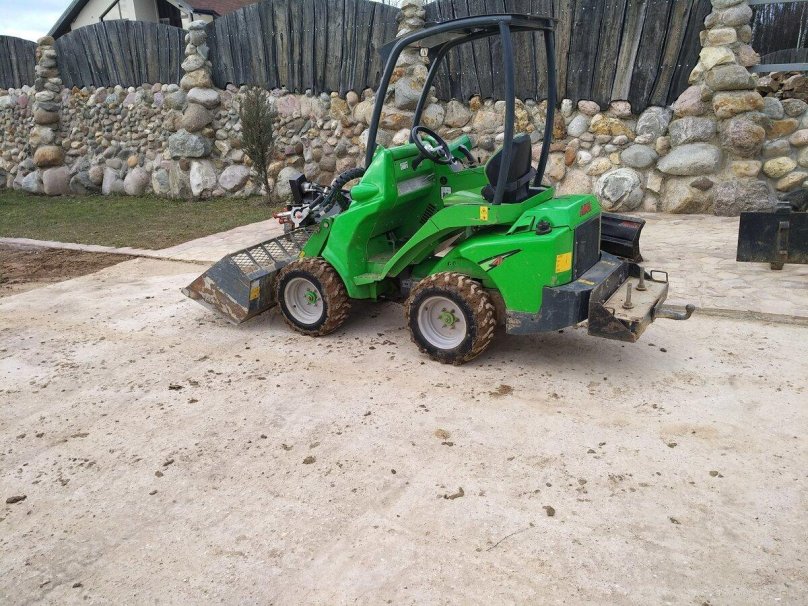 Мини-погрузчик avant 420