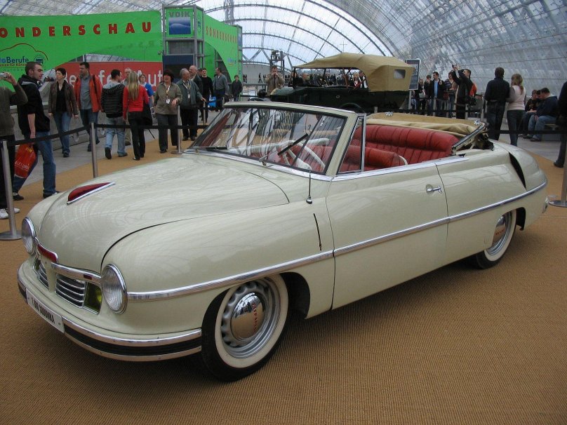 Татра 600 салон