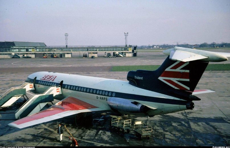 Hawker-Siddeley Trident HS.121 2