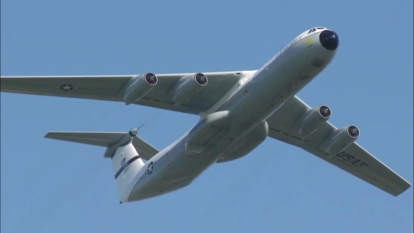 Самолет c-141b Starlifter