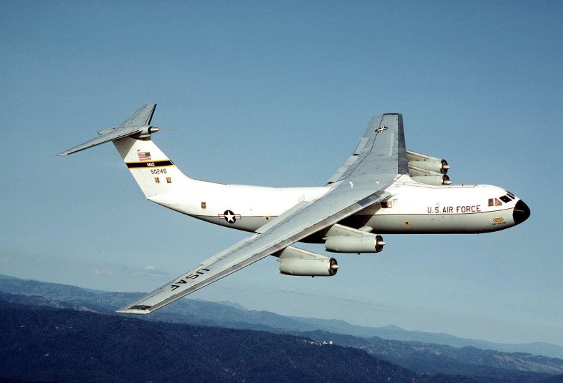 Самолет c-141b Starlifter