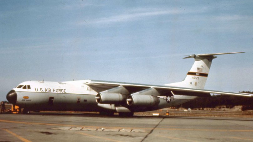 Lockheed c-141 Starlifter и ил-76