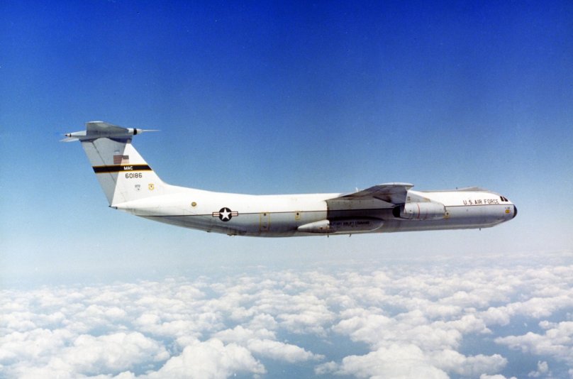 Самолет c-141b Starlifter