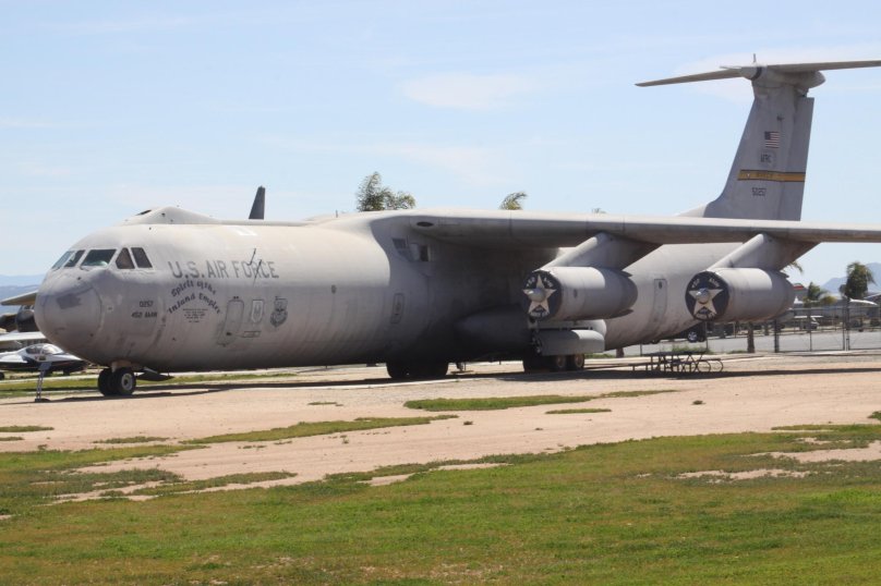 Lockheed c-141 Starlifter и ил-76