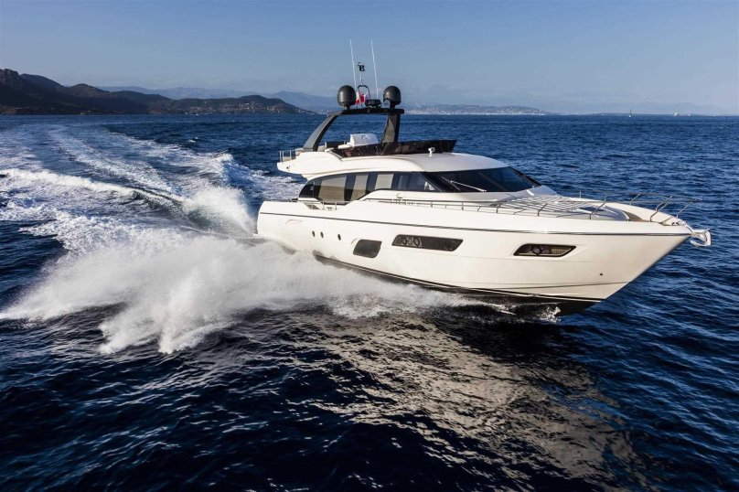 Моторная яхта Ferretti 780