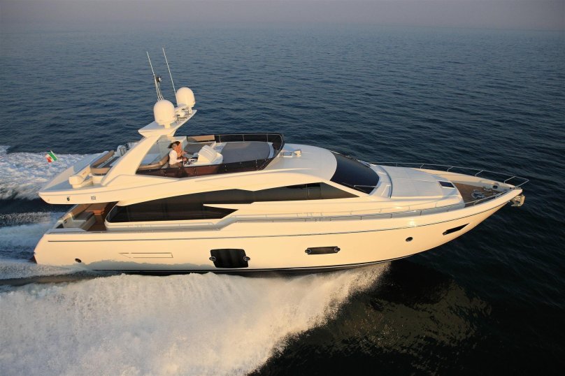 Ferretti 800