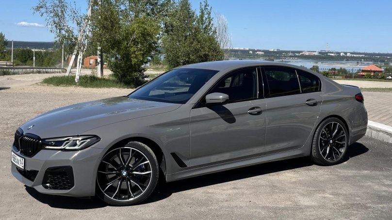 BMW 5 g30 серая