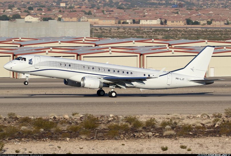 Самолет Embraer Lineage 1000 (9h-NYC)