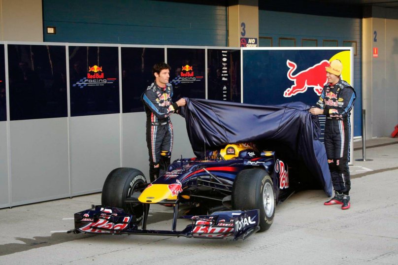 Red bull на столе