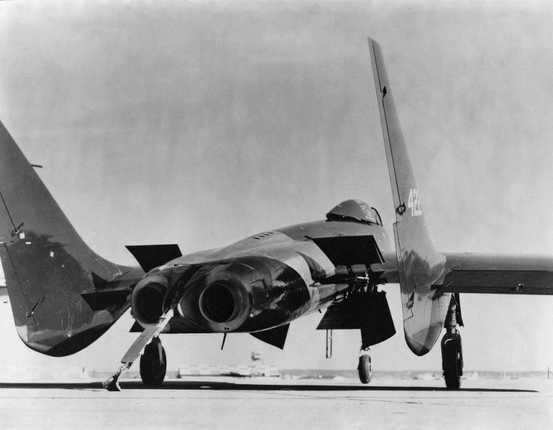 Cutlass самолет