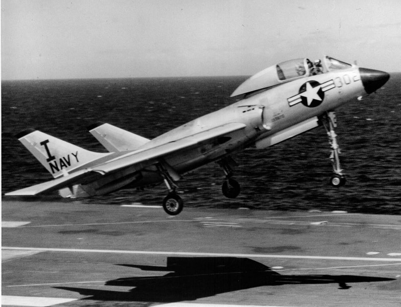 Самолет f7u Cutlass