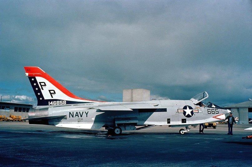 Самолет f8 Крусейдер