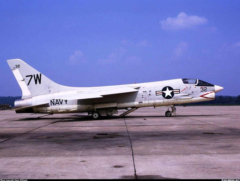 Самолет f-8e Crusader