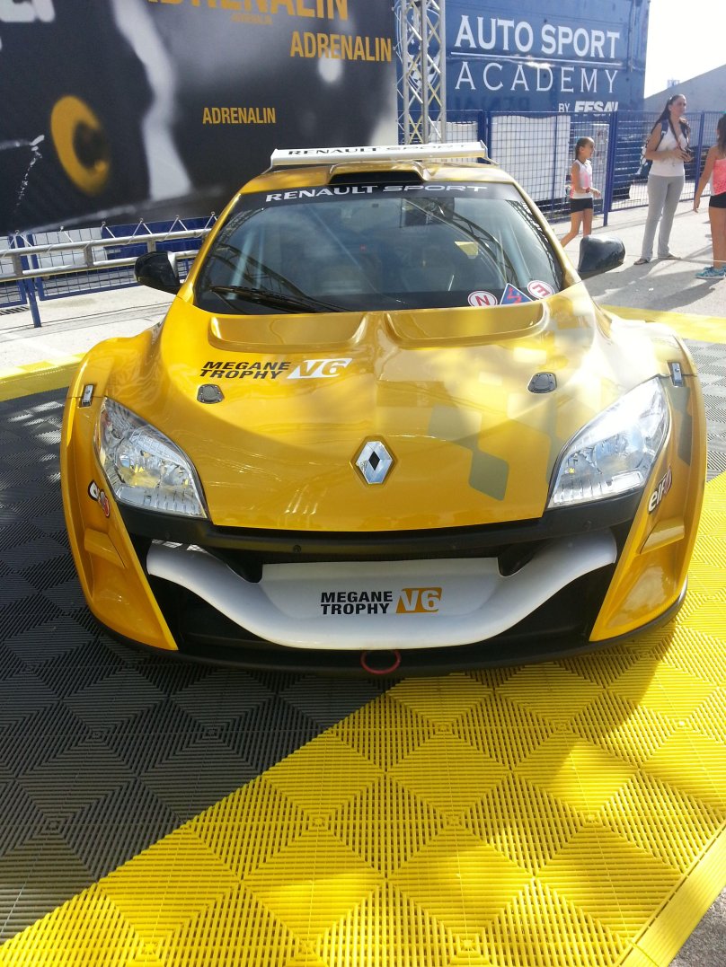 Рено Меган трофи