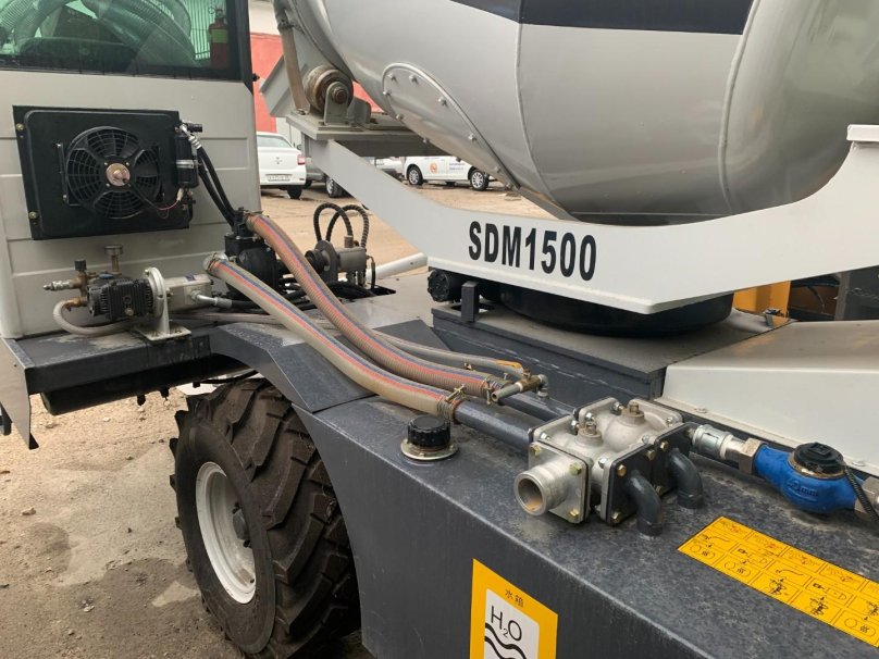 Самоходная бетоносмесительная машина Yugong sdm800