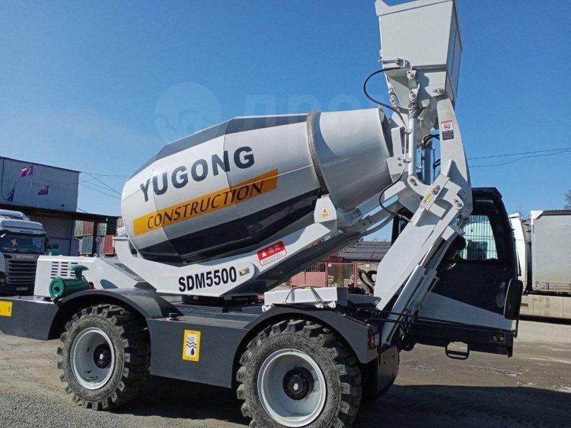 Самозагружающий автобетоносмеситель Yugong sdm5500
