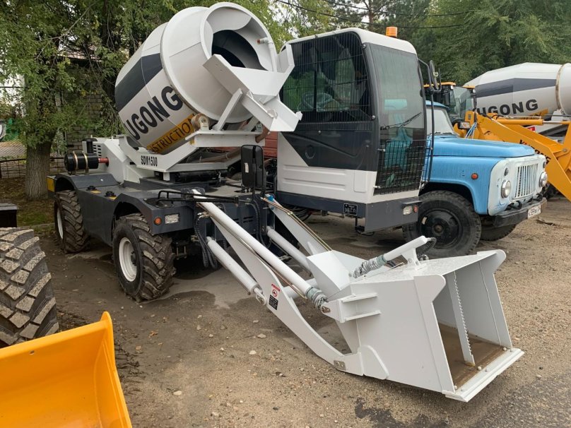 Самоходная бетоносмесительная машина Yugong sdm800