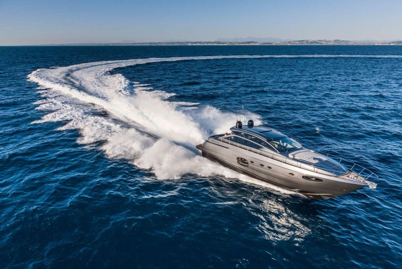 Pershing 65 яхта