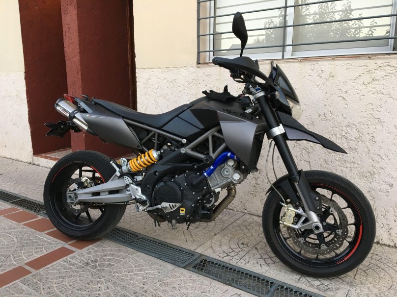 Априлия Дорсодуро 750