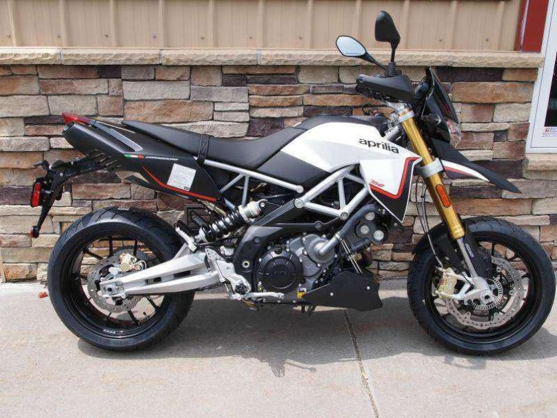 Aprilia Dorsoduro 750 плуг
