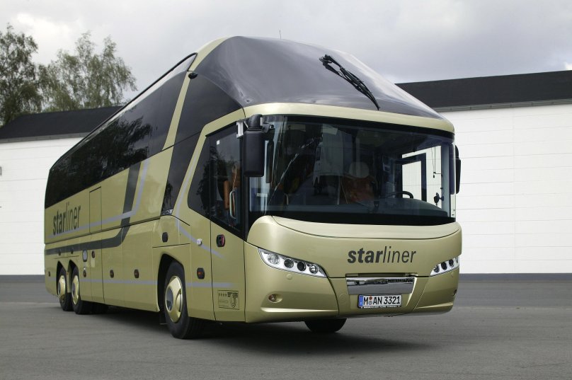 Автобус Neoplan Starliner