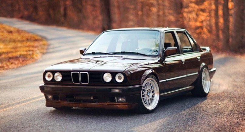 BMW e30 sedan