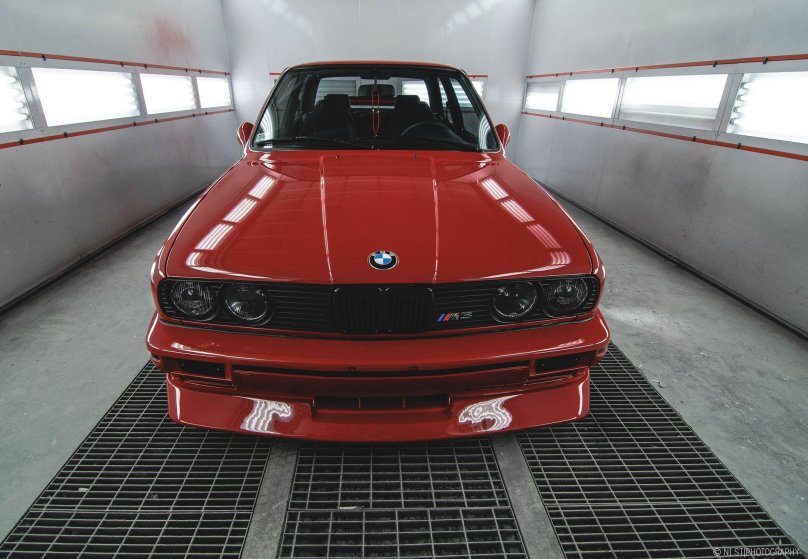 БМВ е30 красная