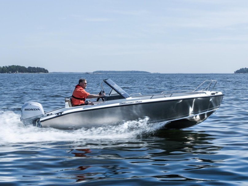 Лодка Сильвер Фокс 485