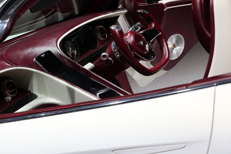 Bentley Exp 10 Speed 6 салон