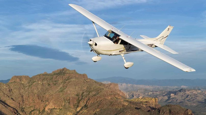 Самолет Cessna 182