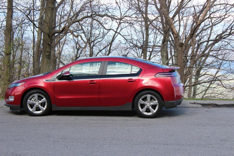 Chevrolet Volt 2012 красный