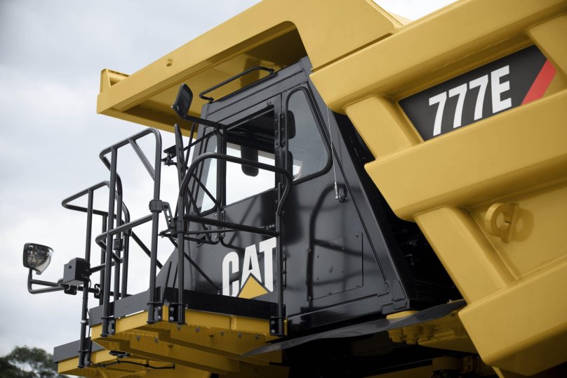 Карьерный самосвал Caterpillar 777e