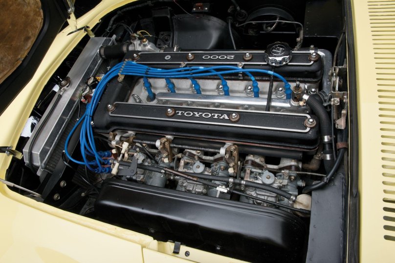 Toyota 2000gt engine