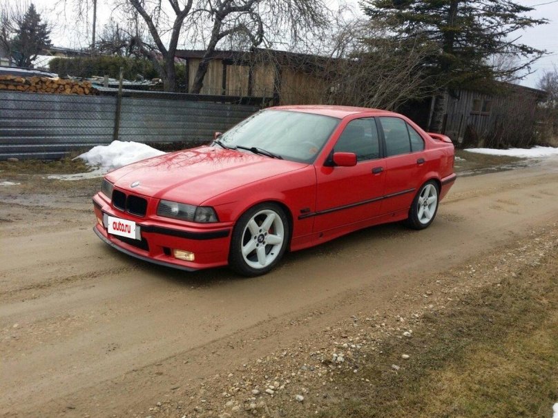 БМВ е36 красная седан