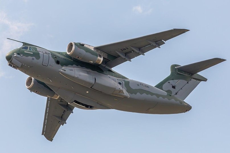 Самолет Embraer Kc-390