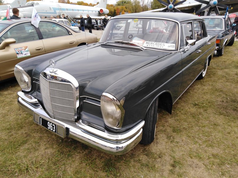 Mercedes-Benz w111 220 s