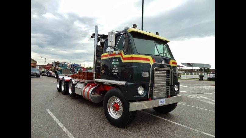 Peterbilt Cabover