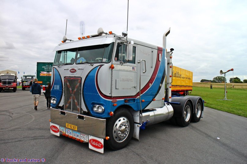 Peterbilt 352 Cabover