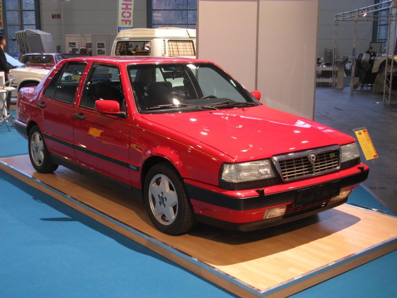 Lancia Thema 8.32